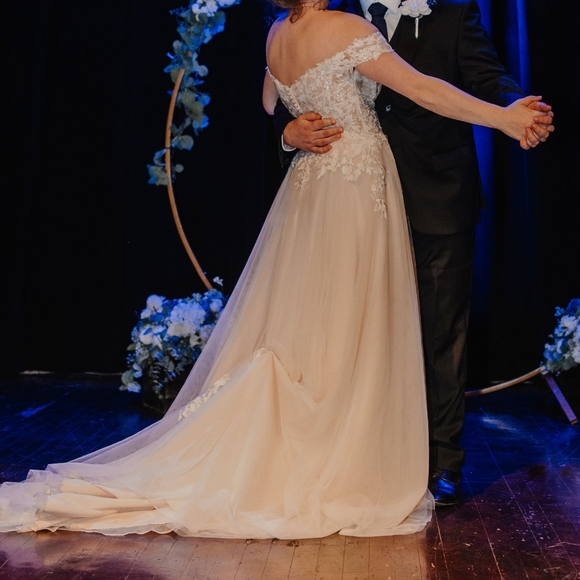 Sophia Tolli Bloom Size 10 - Picture 2 of 5